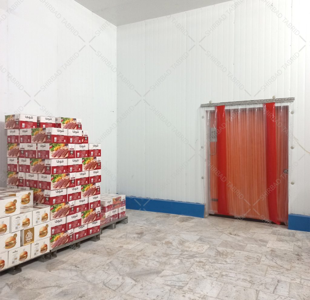 پرده ی هوا ورودی درب سردخانه ی نگهداری مواد غذایی
